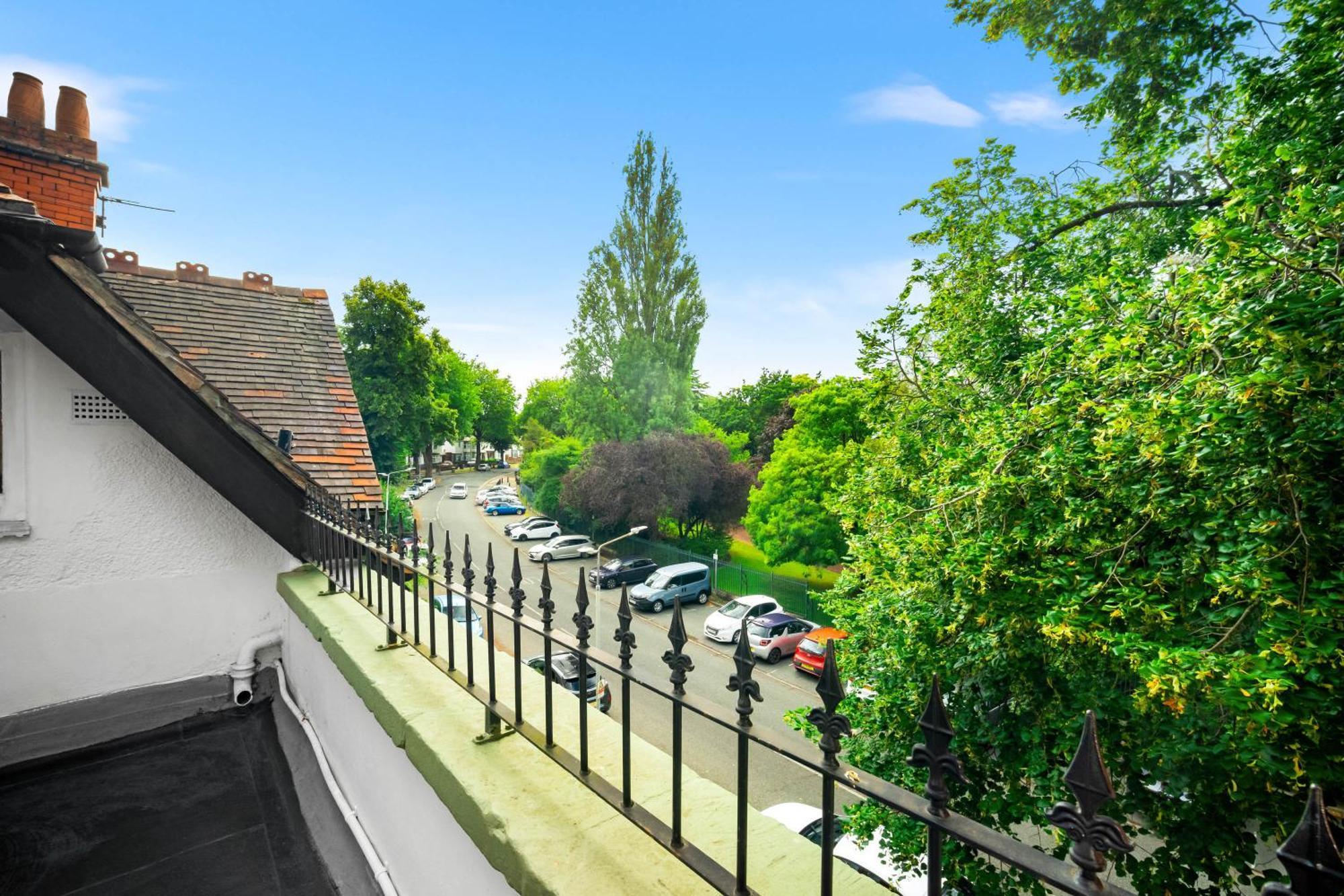 Stylish Apartment - Parking - Outdoor Terrace - Wolverhampton - Netlix - Wifi - 9Bpc Exterior photo
